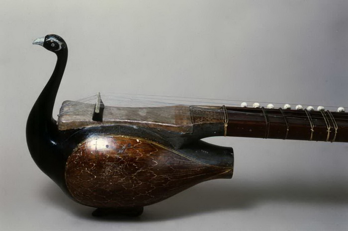 Панджабцы. Струнно-щипковый музыкальный инструмент маюри.