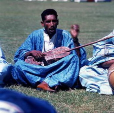 Туареги. Музыкант.