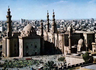 Ислам. Мечеть-медресе султана Хасана и мечеть Рифаи на площади Салах-ад-Дина. Каир.